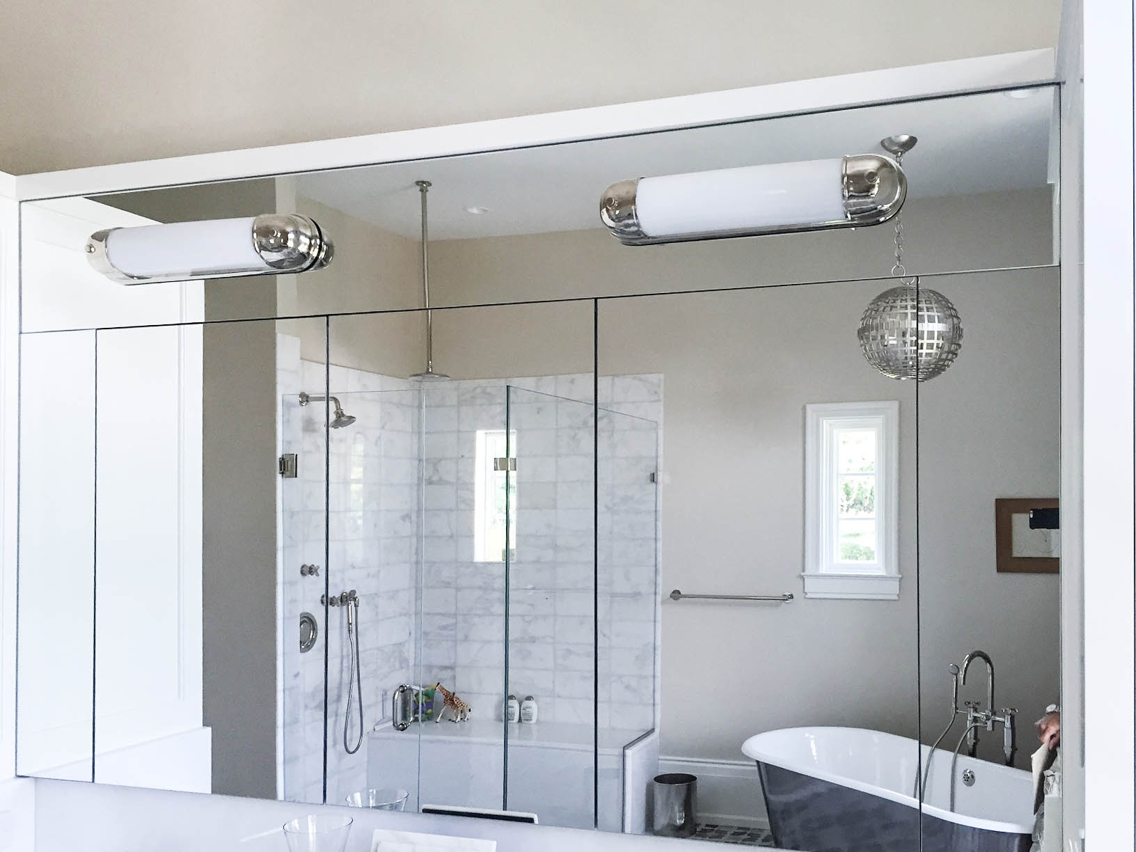Don’t Risk It! Why Professional Shower Glass Installation is the Key to a Safe and Elegant Bathroom.
